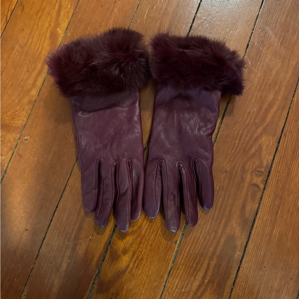Elegant Burgundy Leather Gloves with Fur Trim
